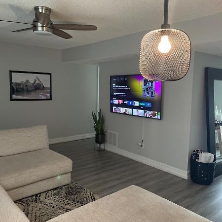 Modern Townhome タンパ エクステリア 写真
